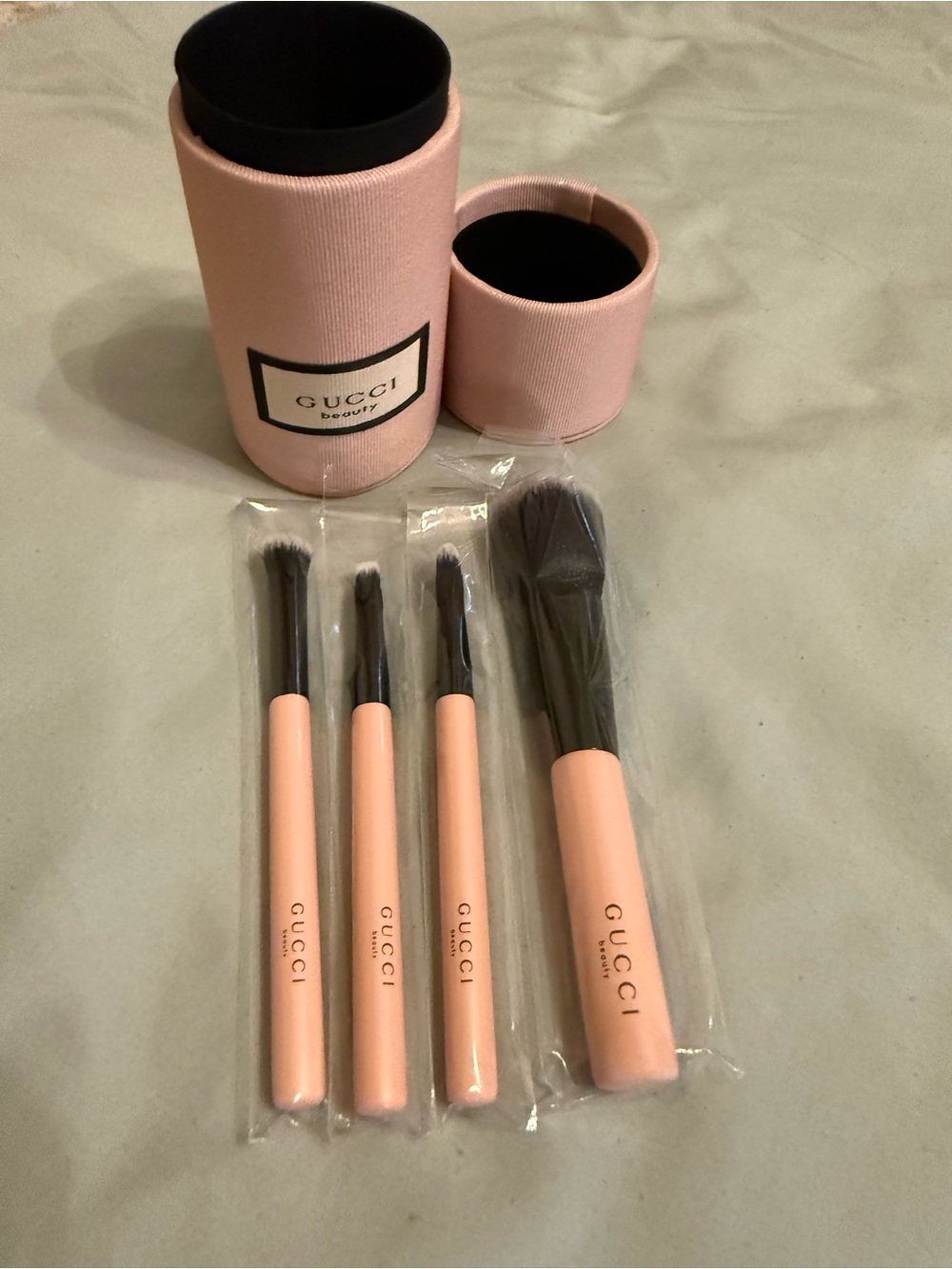 Gucci Pink Brush Case & makeup brushes - Picture 4 of 7